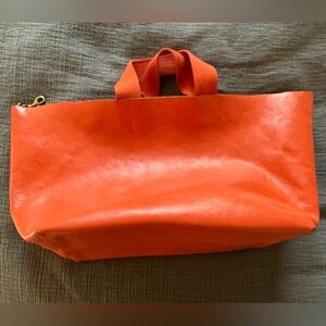 Clare V.
Bateau Tote Bag
Orange/Green